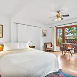 The Robinson Tree House In Silver Lake